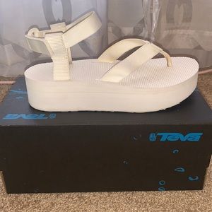 Tevas size 8: white platform sandals